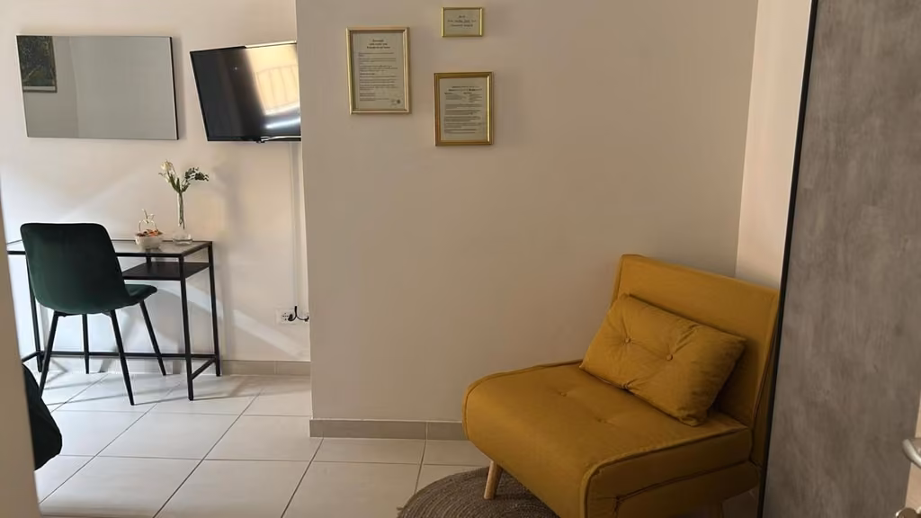La sala comune del B&B Piazza Angioina, dove si serve la colazione